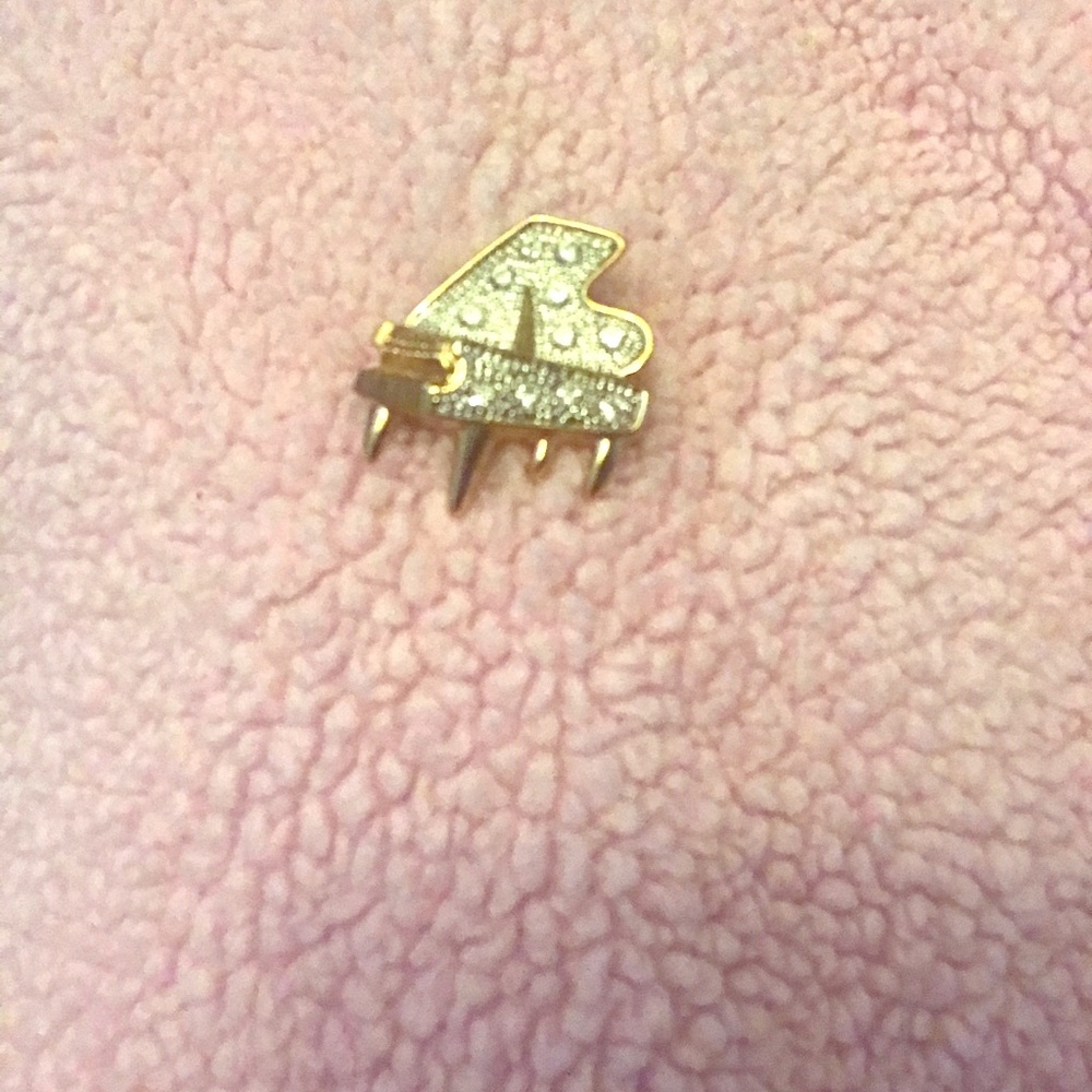 Piano Brooche